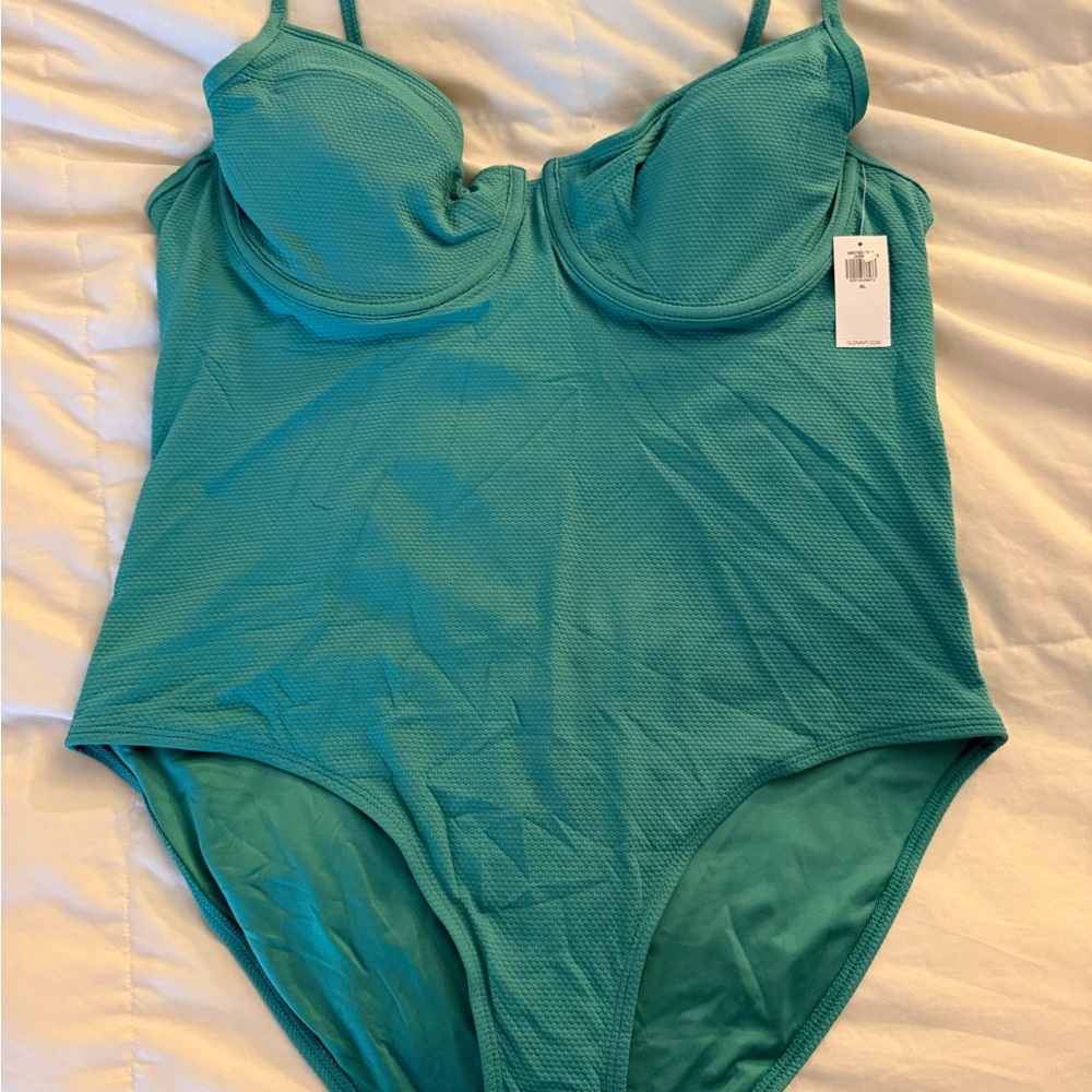 NWT Textured Balconette Swimsuit